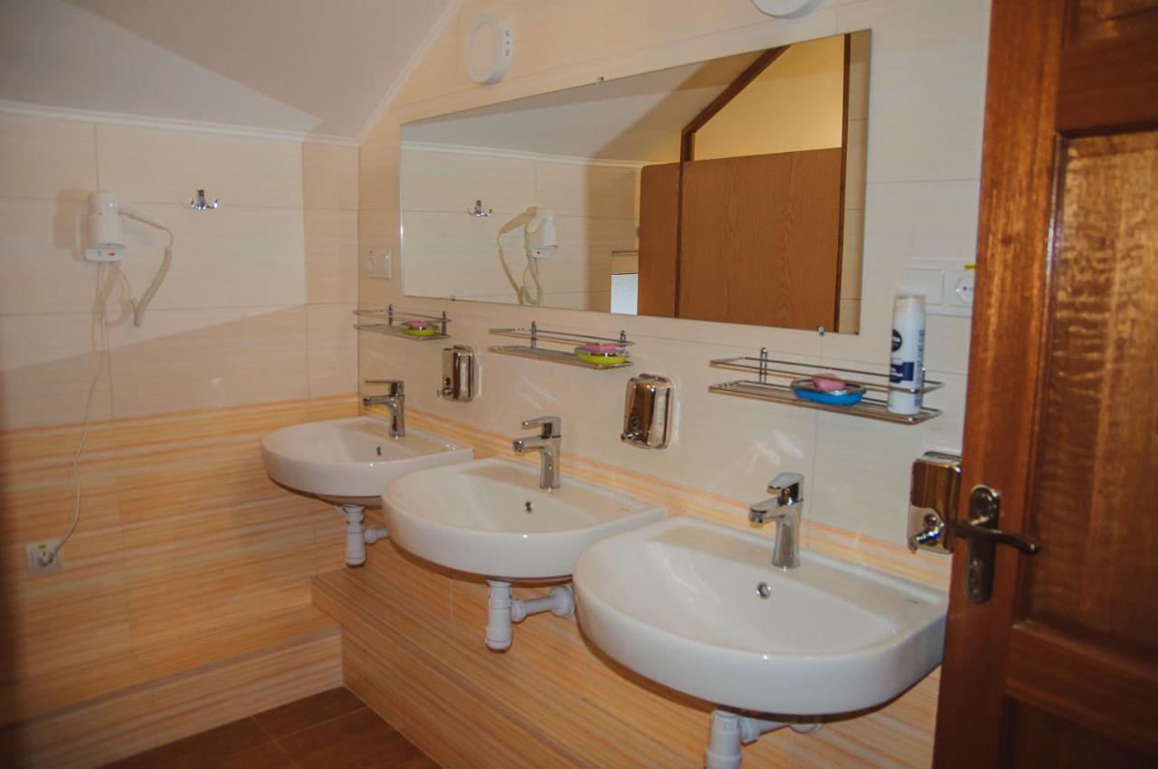 Hostel Stozhary Ternopil Bagian luar foto